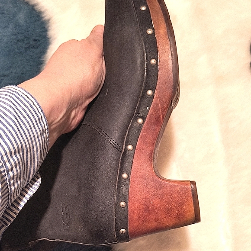 Size 6 UGG Women's Black Leather Shearling-Lined Boots - Picture 6 of 8